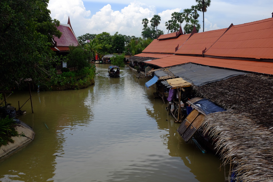 The actual floating market in Ayutthaya.
